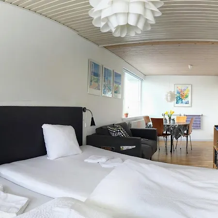 게스트하우스 2 Rooms, Private Kitchen, Bathroom, And Garden.