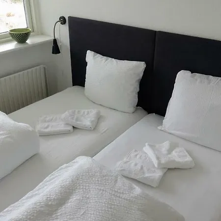 Pensionat 2 Rooms, Private Kitchen, Bathroom, And Garden.