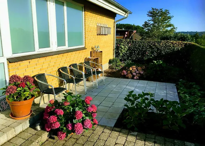 2 Rooms, Private Kitchen, Bathroom, And Garden. 오르후스