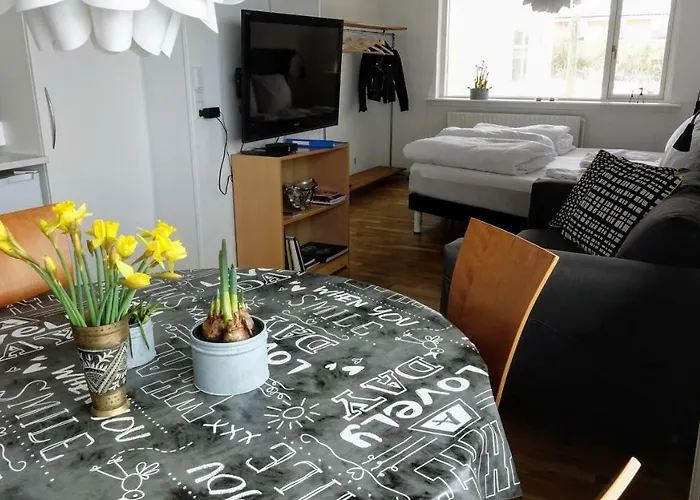 2 Rooms, Private Kitchen, Bathroom, And Garden. 3*