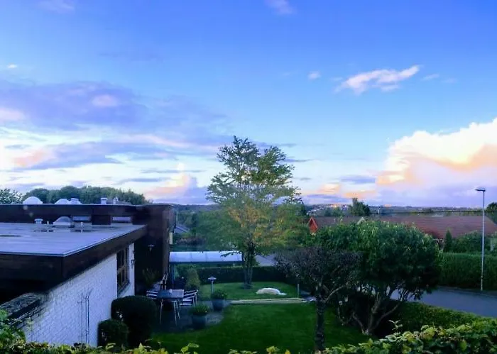 2 Rooms, Private Kitchen, Bathroom, And Garden. 招待所 3*