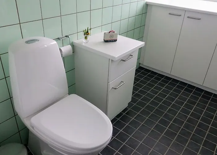 2 Rooms, Private Kitchen, Bathroom, And Garden. 招待所 Århus